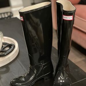 Women’s Hunter rain boots. SZ 5/6 US